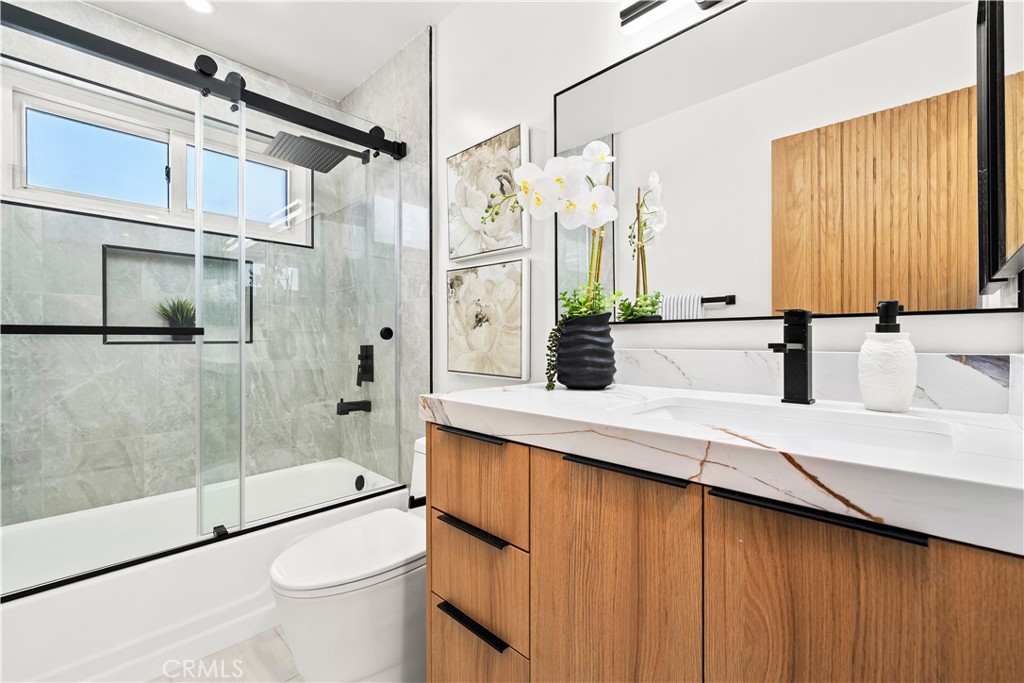 Upstairs Bathroom 2 - 3368 California, Costa Mesa CA 92626 - photo 31