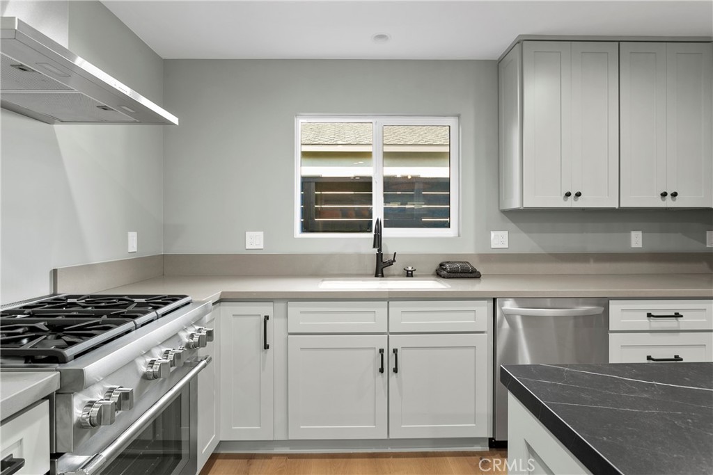 354 La Perle B, Costa Mesa CA 92627 - photo 1