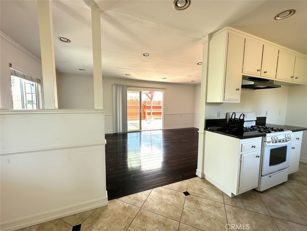 356 E 20TH Street C, Costa Mesa CA 92627 - photo 5