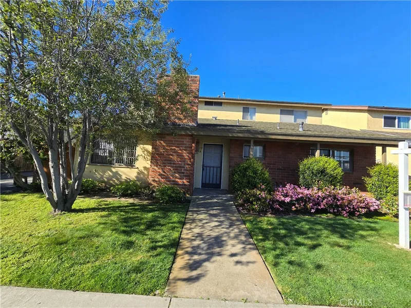 359 Woodland, Costa Mesa, CA 92627