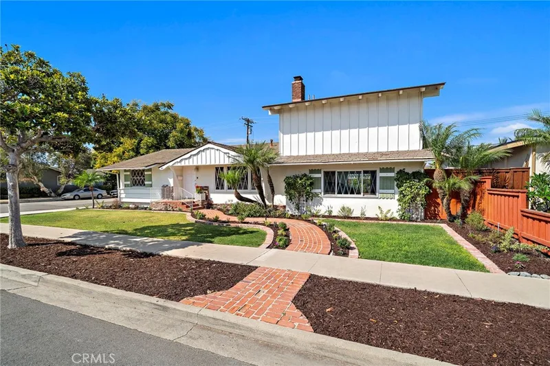 360 Bucknell Road, Costa Mesa, CA 92626