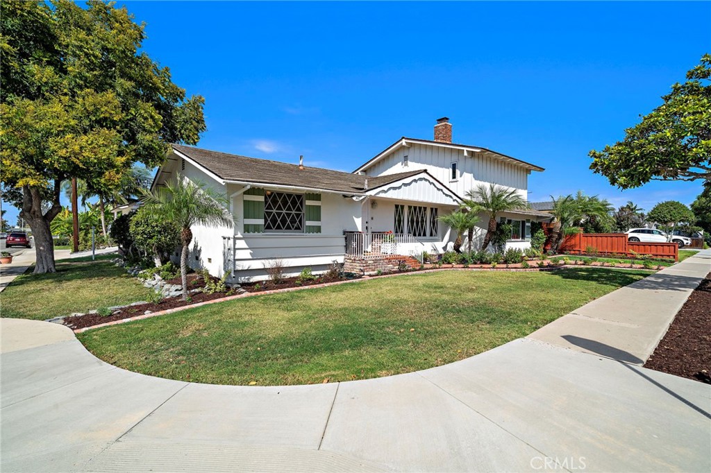 Nestled on a corner lot - 360 Bucknell Road, Costa Mesa CA 92626 - photo 4