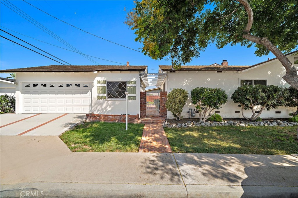 Detached Garage with a Hobby Room and Study - 360 Bucknell Road, Costa Mesa CA 92626 - photo 5