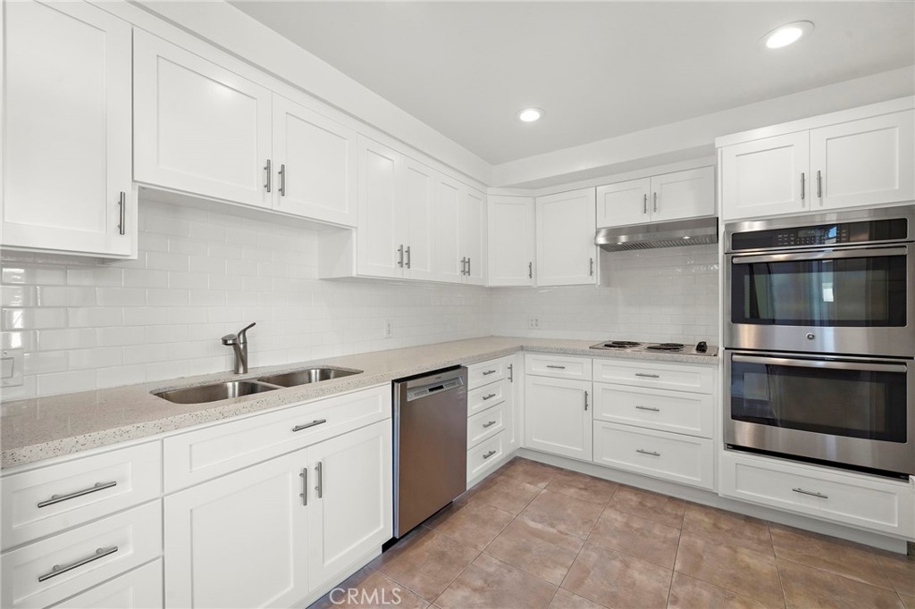 Electric Double Oven, and Cook Top - 360 Bucknell Road, Costa Mesa CA 92626 - photo 16