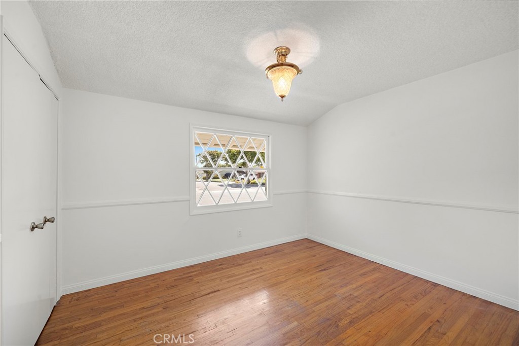 Front bedroom facing Bucknell - 360 Bucknell Road, Costa Mesa CA 92626 - photo 19