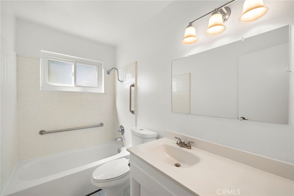 Hallway/ Guest full bath - 360 Bucknell Road, Costa Mesa CA 92626 - photo 20
