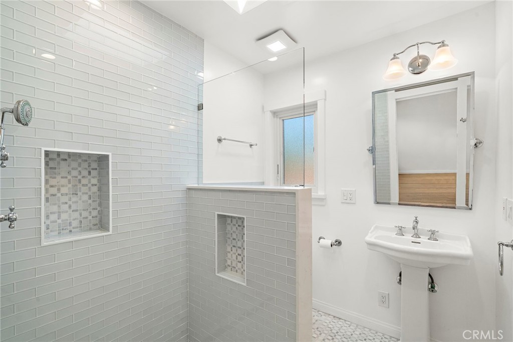 1st floor en-suite - 360 Bucknell Road, Costa Mesa CA 92626 - photo 24