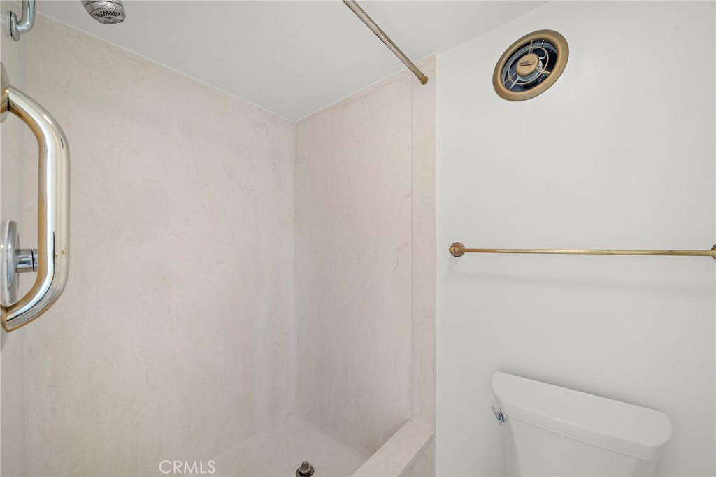 2nd Primary shower/tub combo - 360 Bucknell Road, Costa Mesa CA 92626 - photo 30