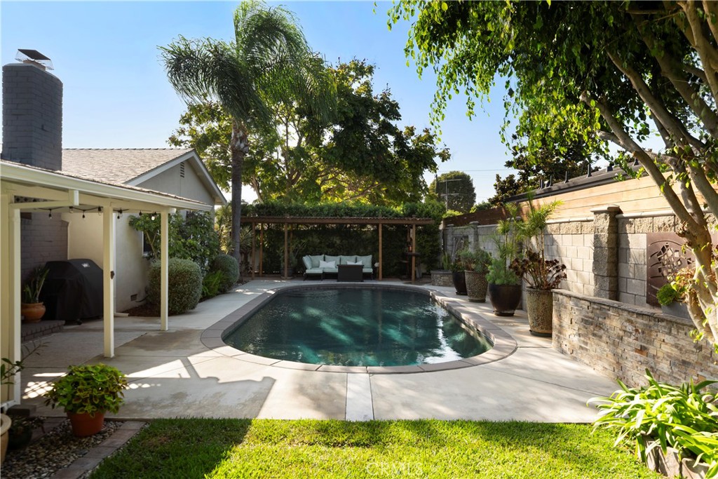 360 Villanova Road, Costa Mesa CA 92626 - photo 2