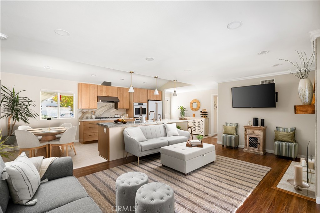 360 Villanova Road, Costa Mesa CA 92626 - photo 8