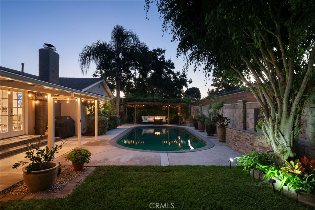 360 Villanova Road, Costa Mesa CA 92626 - photo 23