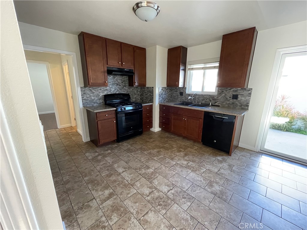363 E 18th f, Costa Mesa CA 92627 - photo 1