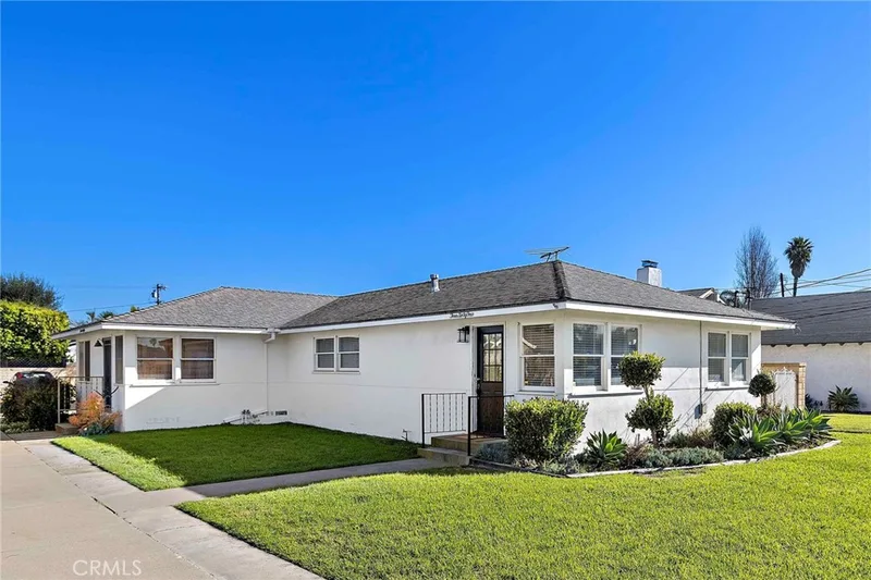 364 East 18th Street, Costa Mesa, CA 92627