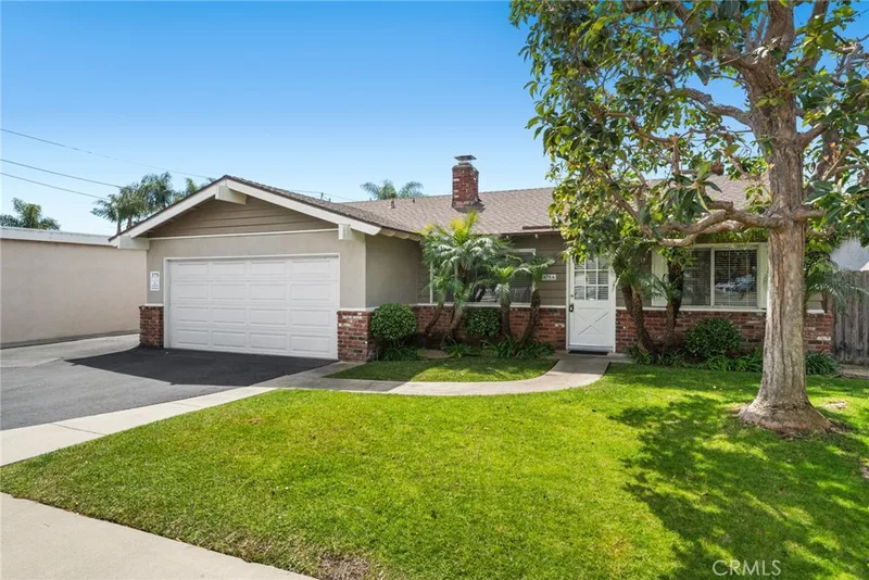 375 Woodland Pl A, Costa Mesa, CA 92627