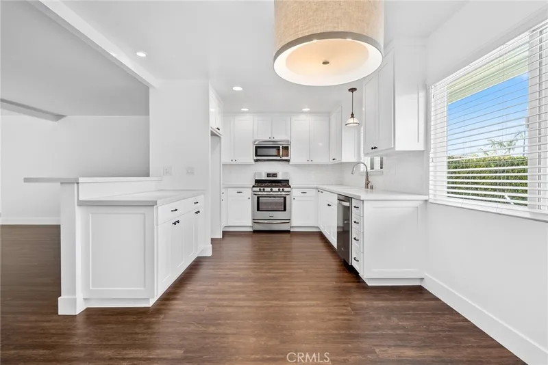384 16th Place A, Costa Mesa, CA 92627