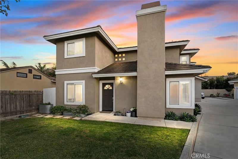 389 Ralcam Place, Costa Mesa, CA 92627