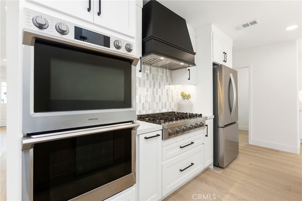 Double Oven and 6 Burner Gas Stove - 394 Magnolia Street, Costa Mesa CA 92627 - photo 13