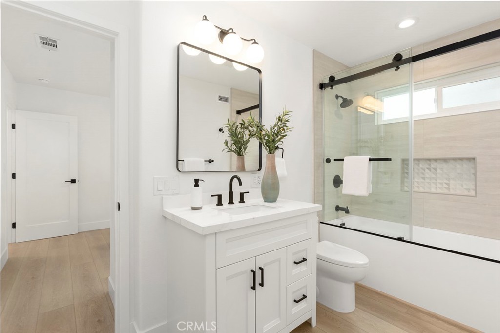 Jack and Jill Bath between Bedroom 2 and Bedroom 3 - 394 Magnolia Street, Costa Mesa CA 92627 - photo 29
