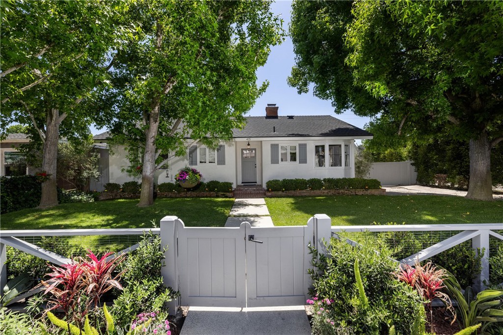 Welcome to 415 Walnut - one of ESCM's most desired locations - 415 Walnut, Costa Mesa CA 92627 - photo 1