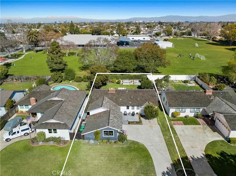 420 Cabrillo Street, Costa Mesa, CA 92627