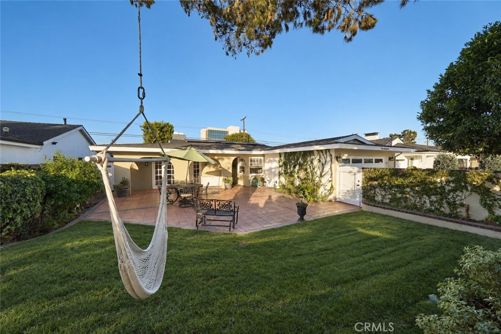 Courtyard - 474 Ogle Street, Costa Mesa CA 92627 - photo 2
