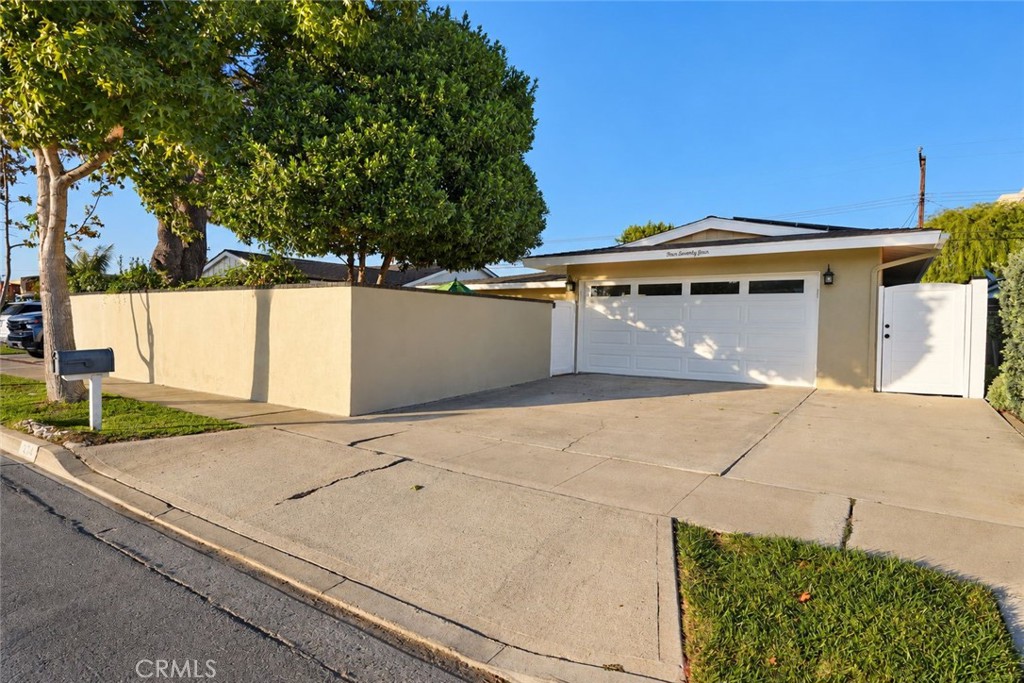exterior front view street - 474 Ogle Street, Costa Mesa CA 92627 - photo 4