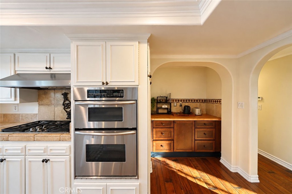 kitchen - 474 Ogle Street, Costa Mesa CA 92627 - photo 10