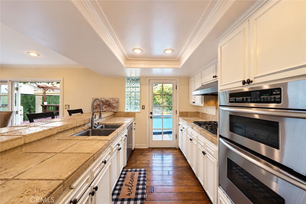 Kitchen facing backyard - 474 Ogle Street, Costa Mesa CA 92627 - photo 11
