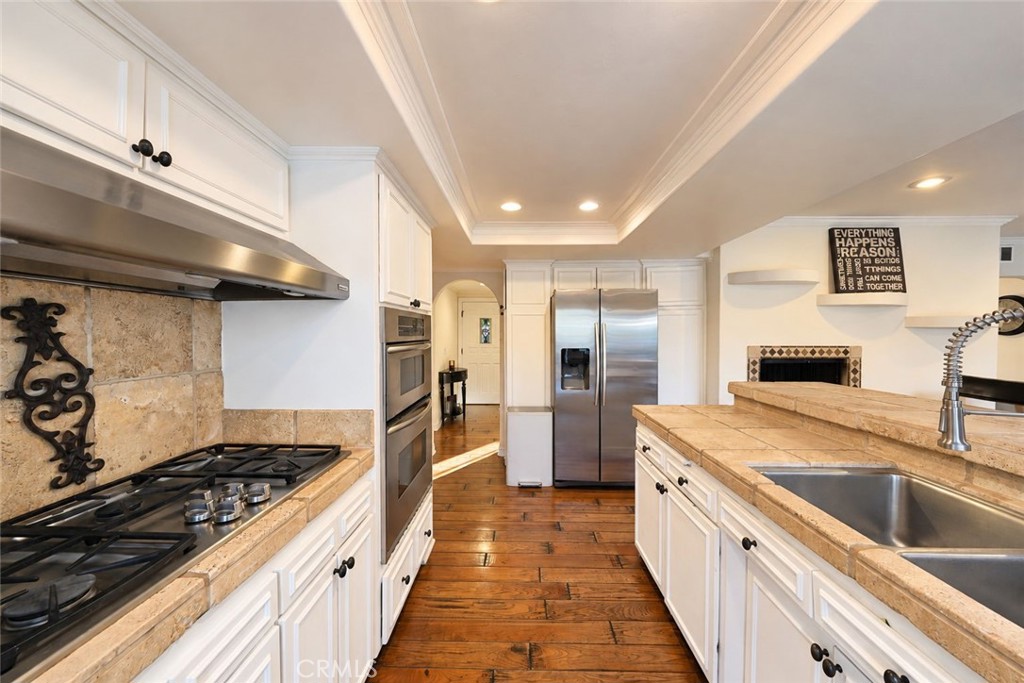 Kitchen facing living room - 474 Ogle Street, Costa Mesa CA 92627 - photo 12