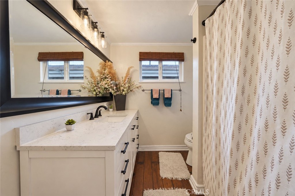 Shared bathroom - 474 Ogle Street, Costa Mesa CA 92627 - photo 22