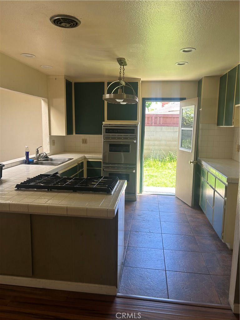 506 Pierpont, Costa Mesa CA 92626 - photo 2