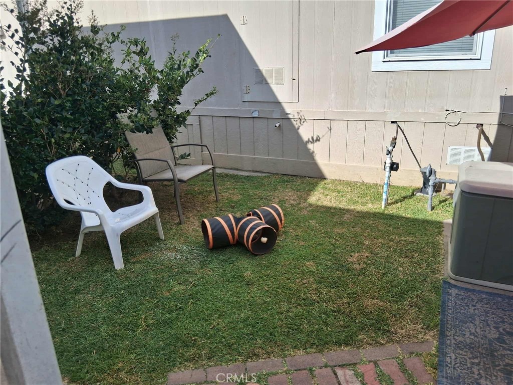Yard area. - 525 Fairfax Drive 2, Costa Mesa CA 92627 - photo 2