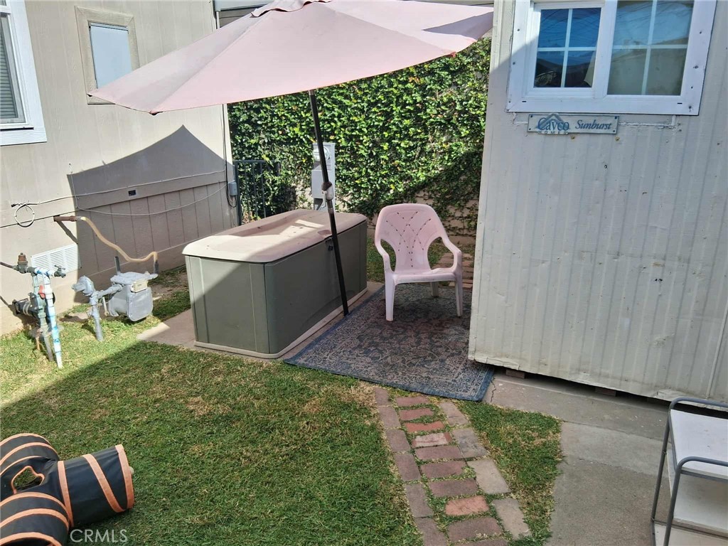 Yard area. - 525 Fairfax Drive 2, Costa Mesa CA 92627 - photo 3