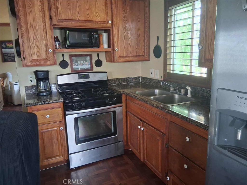 Kitchen. - 525 Fairfax Drive 2, Costa Mesa CA 92627 - photo 5