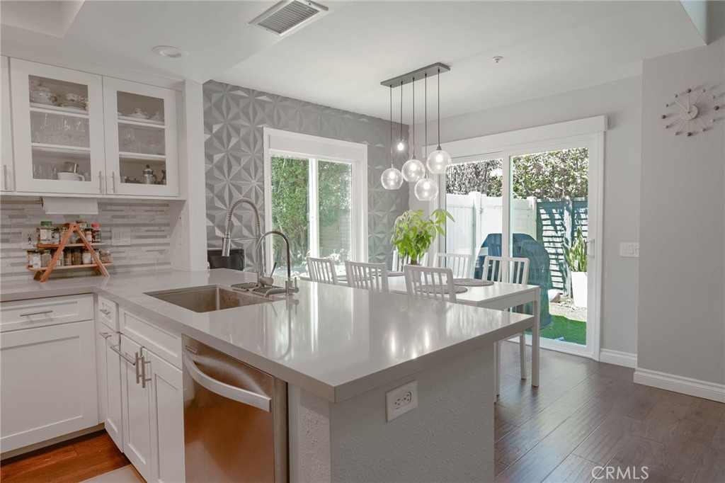 543 Victoria M, Costa Mesa CA 92627 - photo 1