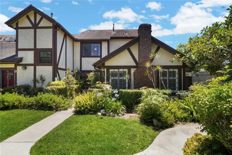 543 W Wilson 7, Costa Mesa, CA 92627