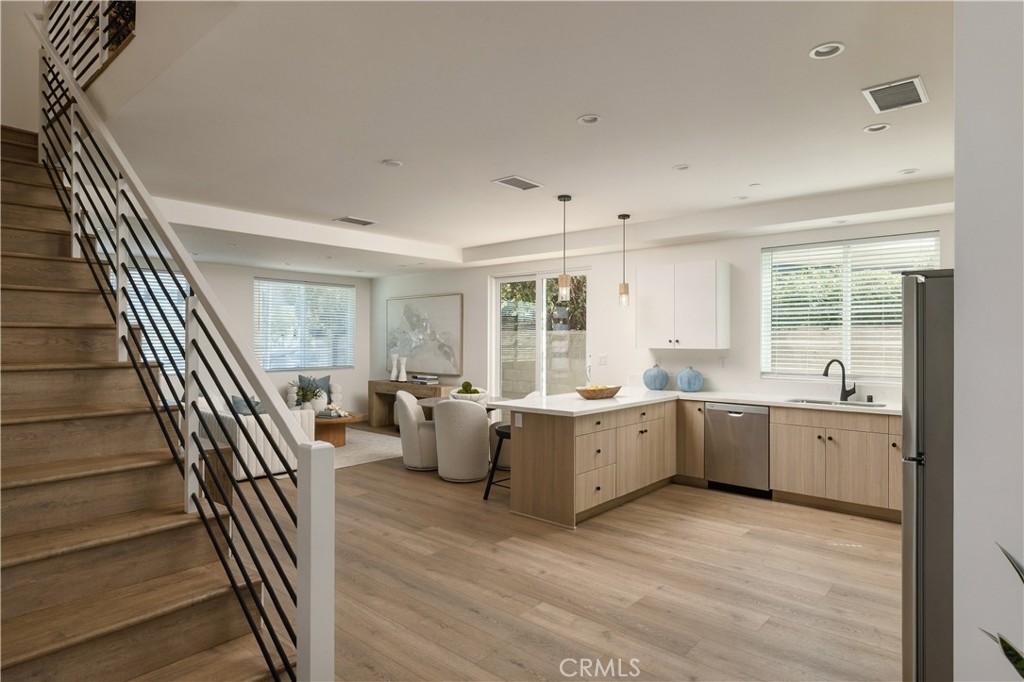 547 Bernard Street, Costa Mesa CA 92627 - photo 3