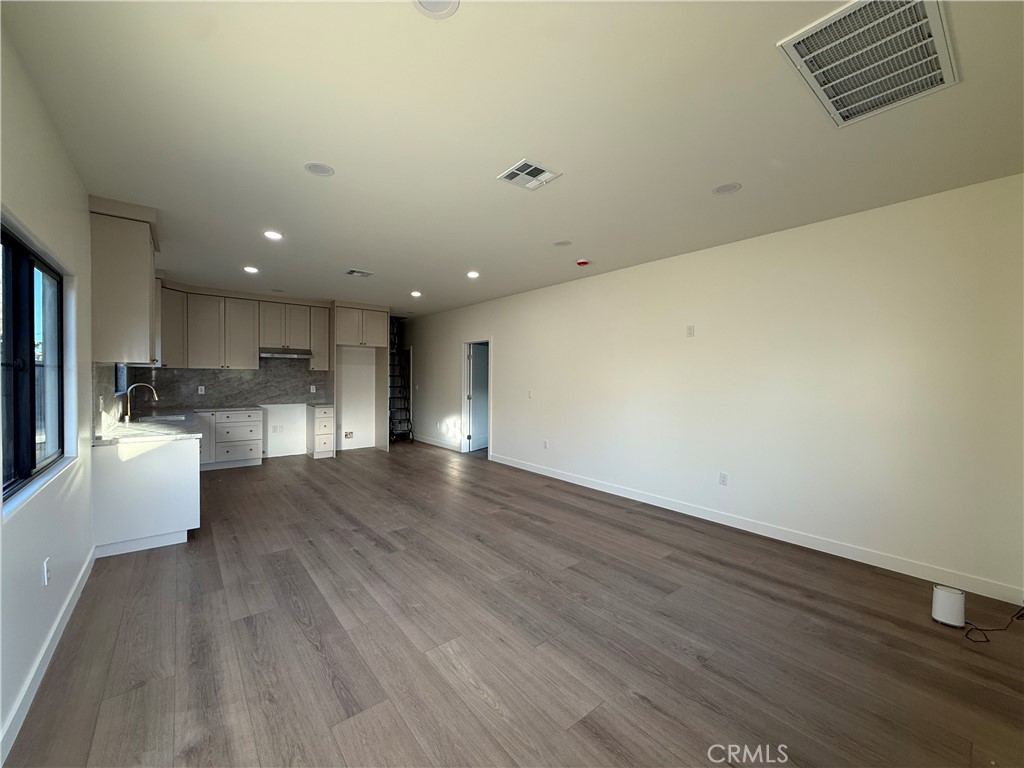 586 Marquette Cir B, Costa Mesa CA 92626 - photo 2