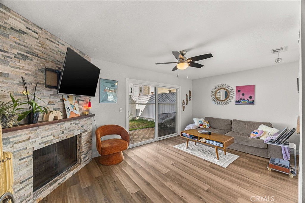 Living - 594 Hamilton St 5, Costa Mesa CA 92627 - photo 2