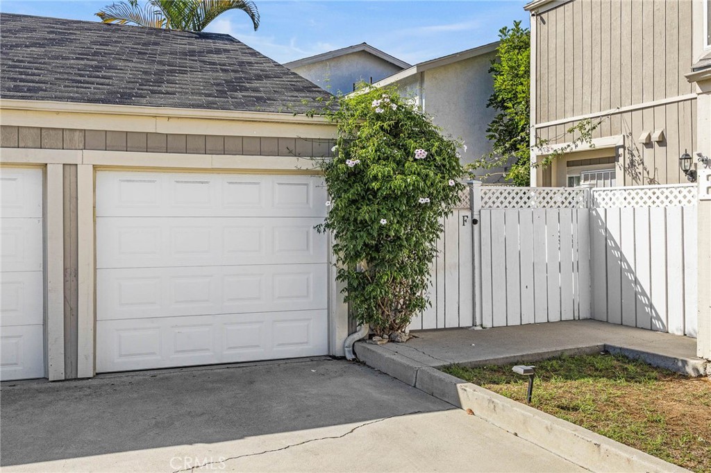 Property entrance - 594 Hamilton St 5, Costa Mesa CA 92627 - photo 8