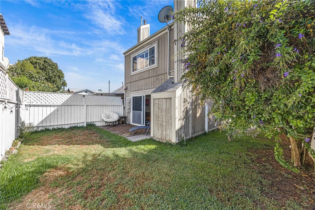 private backyard - 594 Hamilton St 5, Costa Mesa CA 92627 - photo 9