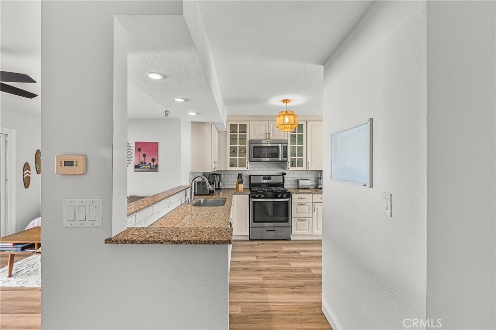 Kitchen​​‌​​​​‌​​‌‌​​‌‌​​‌‌​​‌​​​‌‌​‌​​​​‌‌​‌​​ - 594 Hamilton St 5, Costa Mesa CA 92627 - photo 12