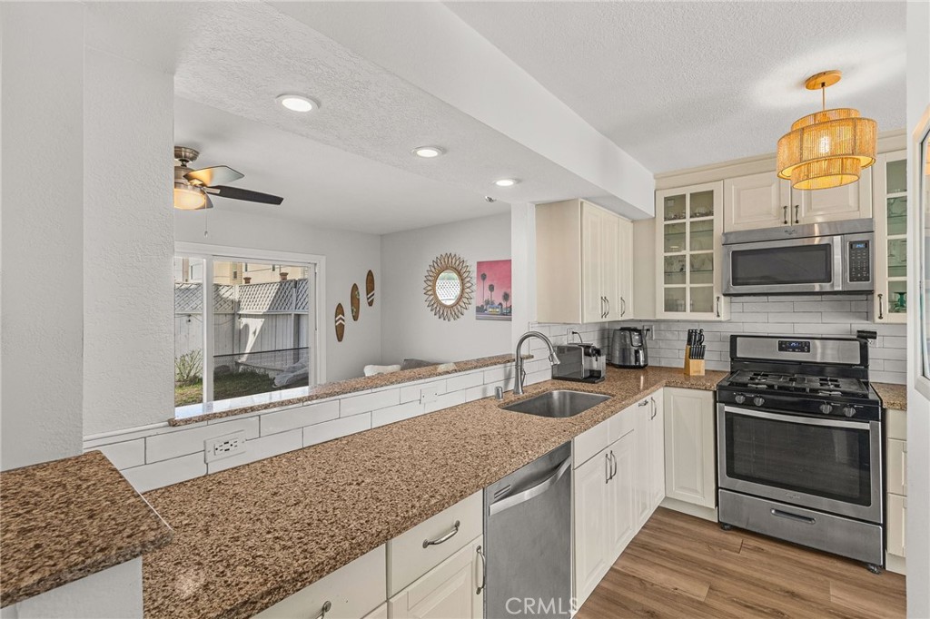 Kitchen - 594 Hamilton St 5, Costa Mesa CA 92627 - photo 13