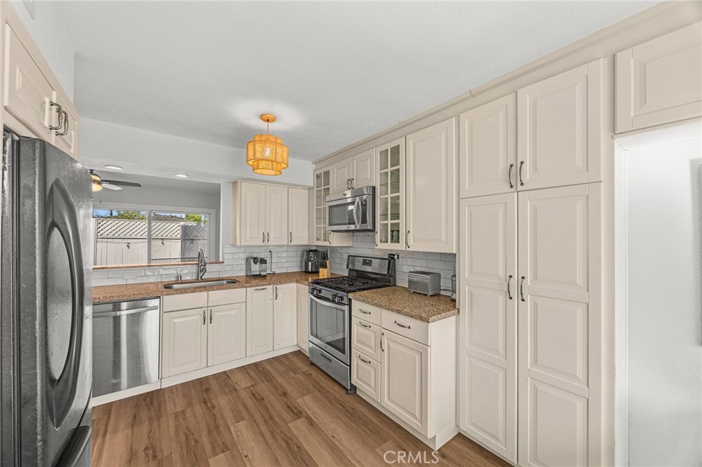 Kitchen - 594 Hamilton St 5, Costa Mesa CA 92627 - photo 14