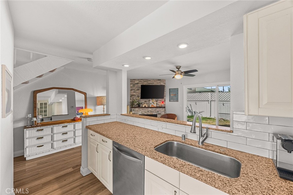 kitchen - 594 Hamilton St 5, Costa Mesa CA 92627 - photo 17