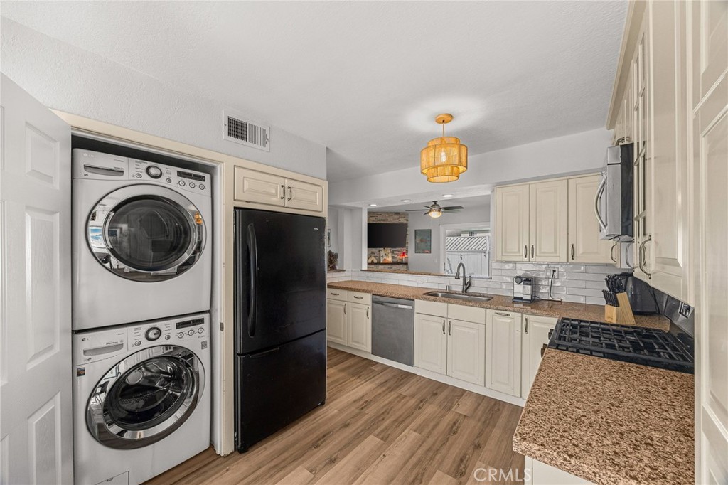 In-unit laundry - 594 Hamilton St 5, Costa Mesa CA 92627 - photo 18