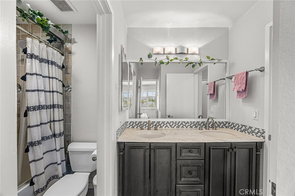 full bathroom - 594 Hamilton St 5, Costa Mesa CA 92627 - photo 26