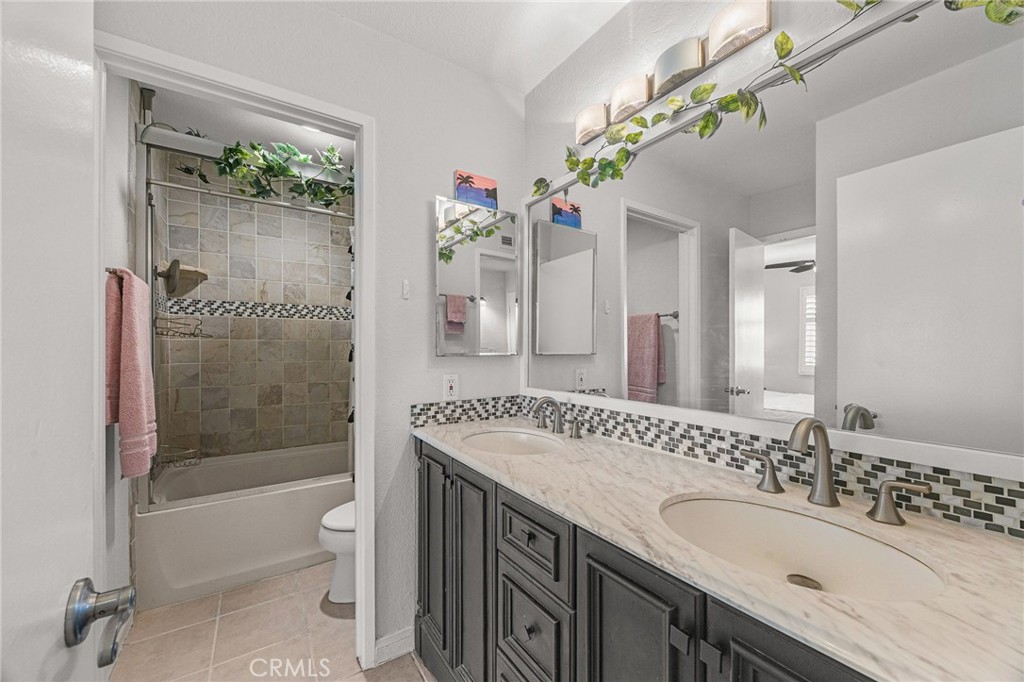 full bathroom - 594 Hamilton St 5, Costa Mesa CA 92627 - photo 27