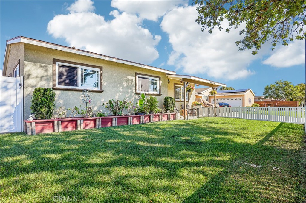 604 Knowell, Costa Mesa CA 92627 - photo 2