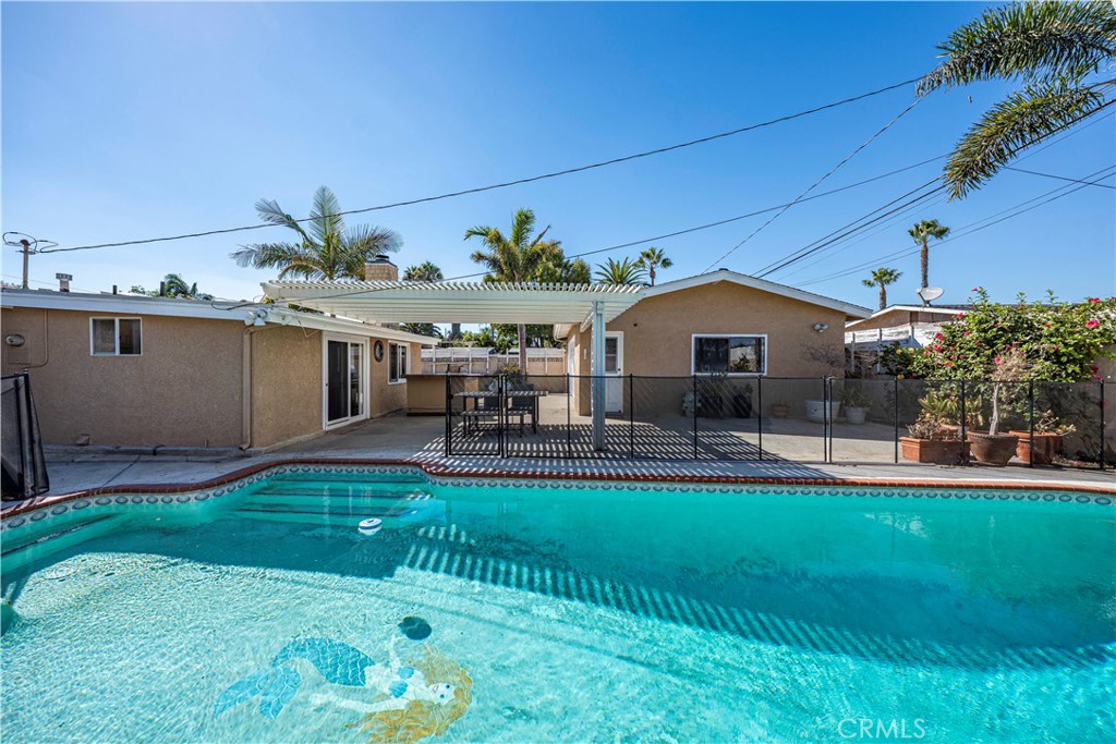 610 W Bay Street, Costa Mesa CA 92627 - photo 2